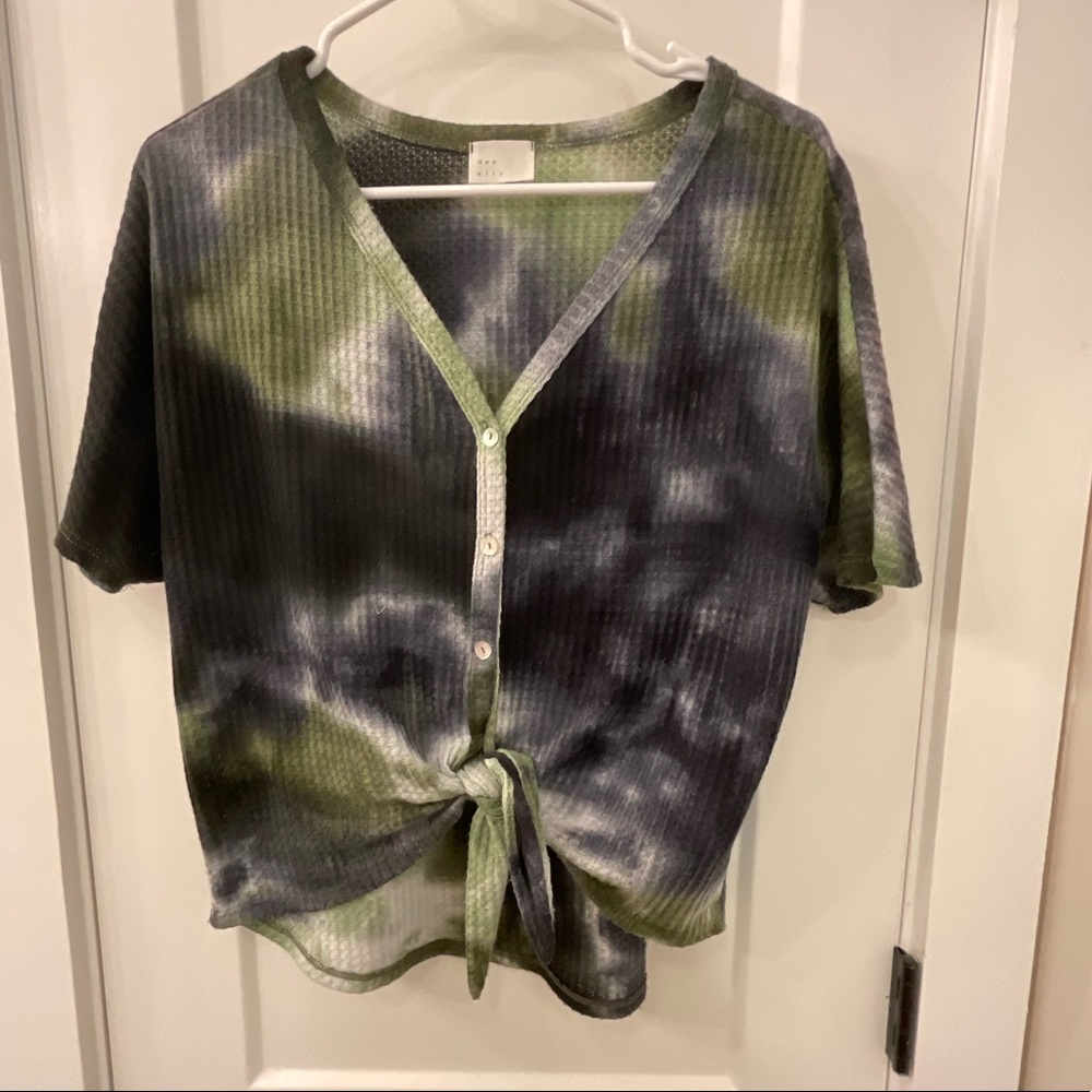 Francesca’s top size Medium